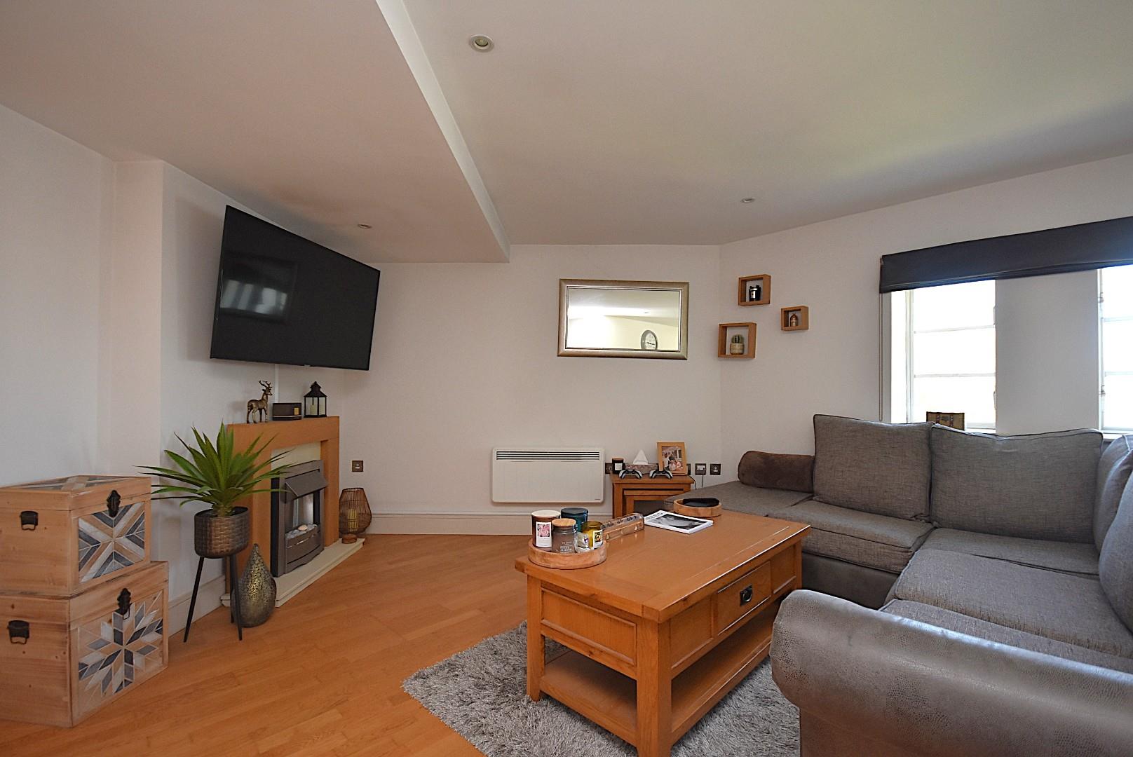 317 Woodlands, Hayes Point, Sully, CF64 5QF